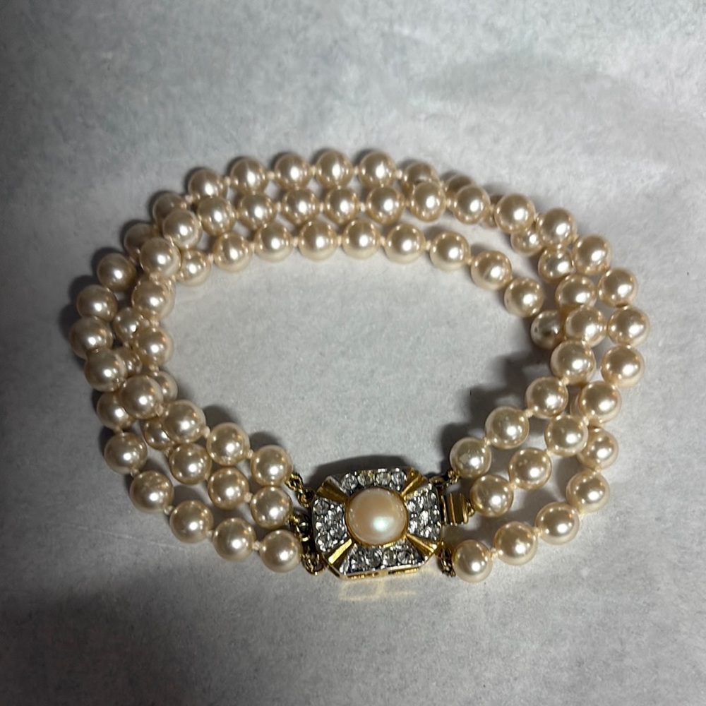 Vintage Elegant Mallorca Pearl and Gold tone Bracelet